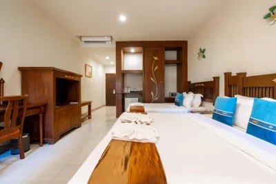 Habitación triple con vistas a la piscina — Phuket Leelavadee Hua Ting Resort